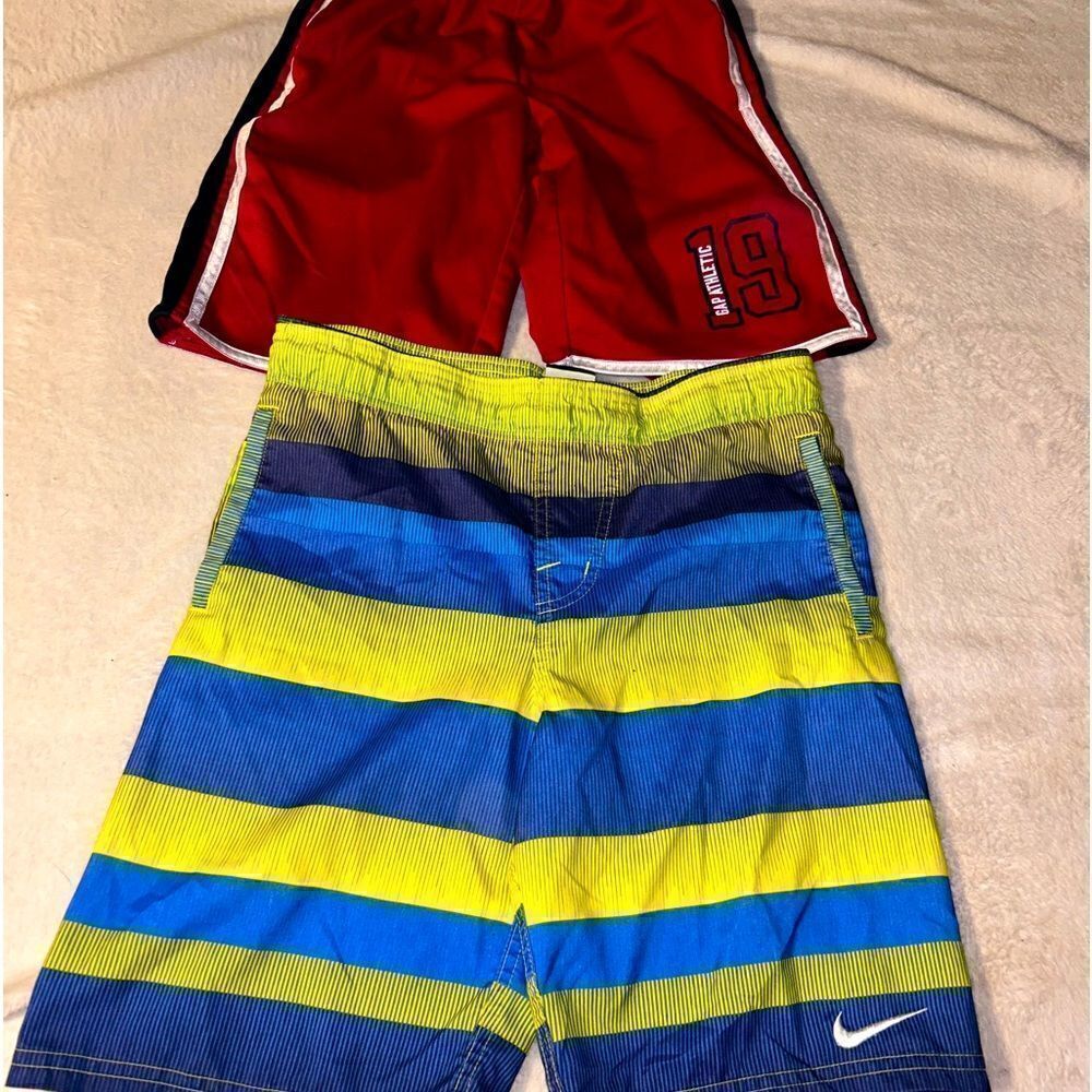 Set of 2 athletic shorts gap and Nike